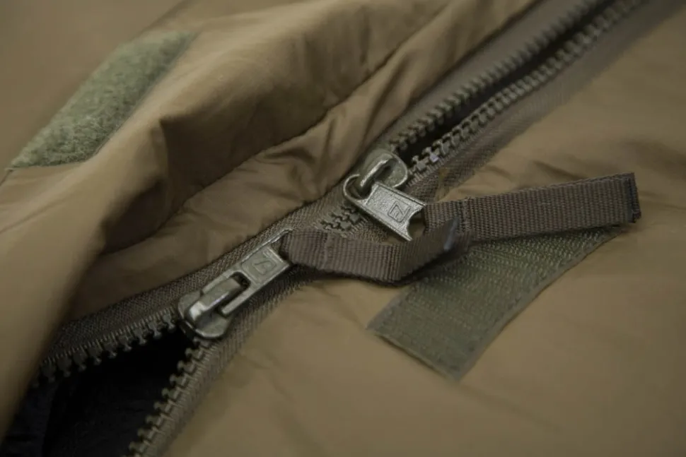 Carinthia Defence 1 Top M 4°C Makuupussi