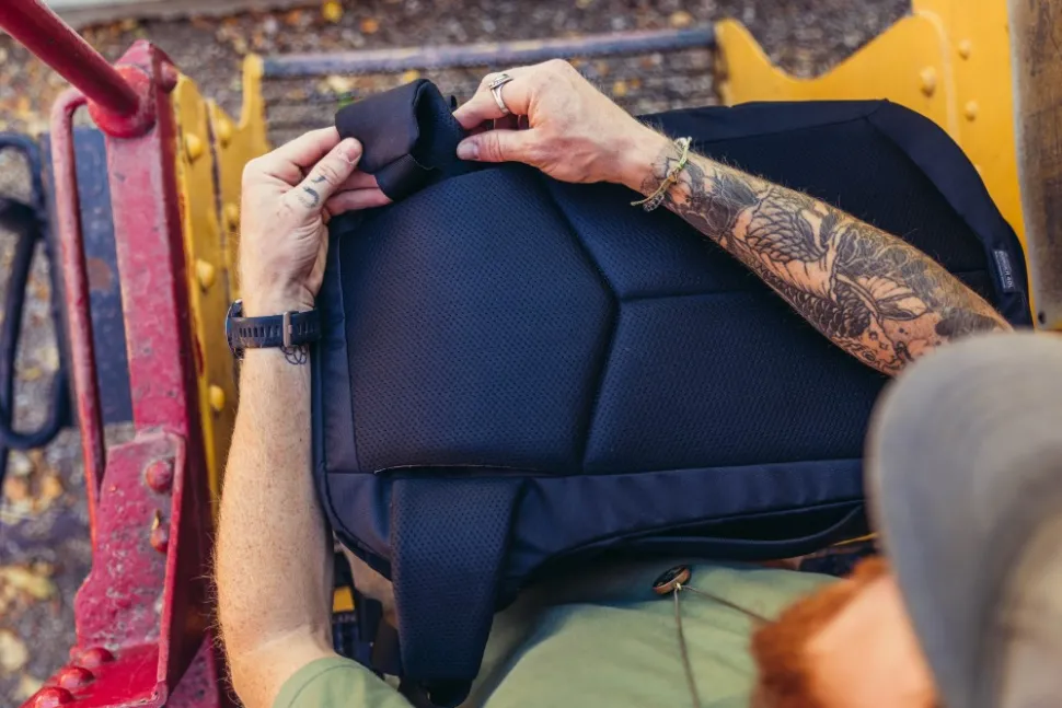 Gregory Border Carry On 40 Matkareppu, Musta