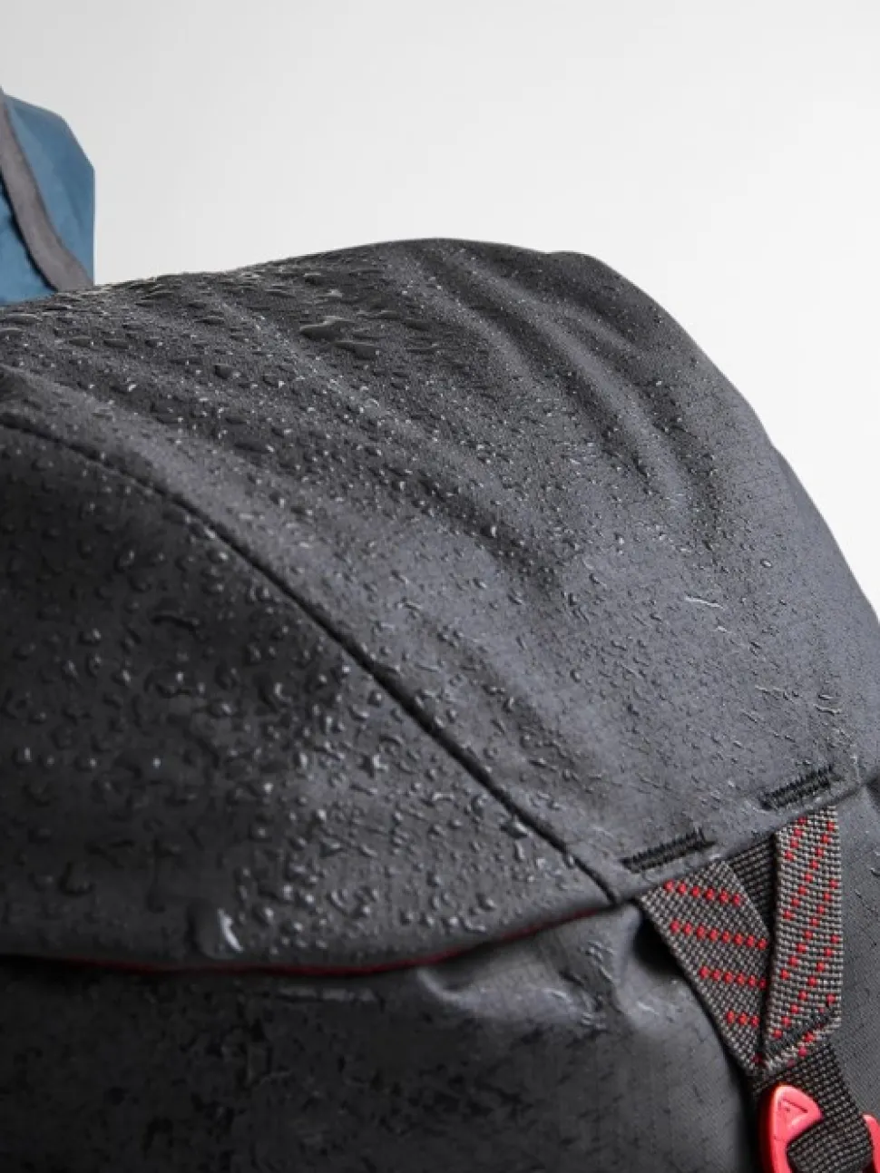 Klattermusen Fjorm Backpack Vaellusreppu, Musta