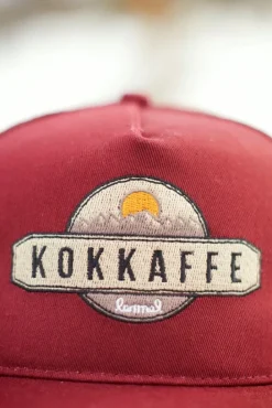 Lemmelkaffe Kokkaffe Lippalakki, Viininpunainen