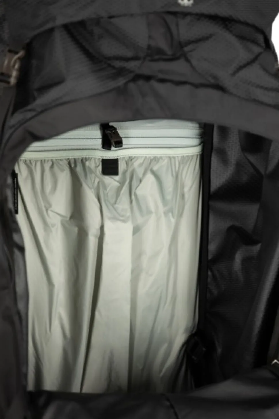 Osprey Aether Plus 100 Rinkka, Musta